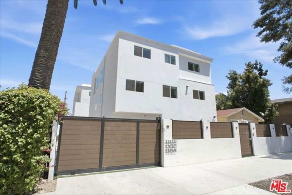 14165 Calvert Street, Los Angeles, CA 91401