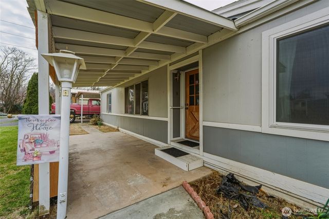 806 SE Mockingbird Drive, College Place, WA 99324