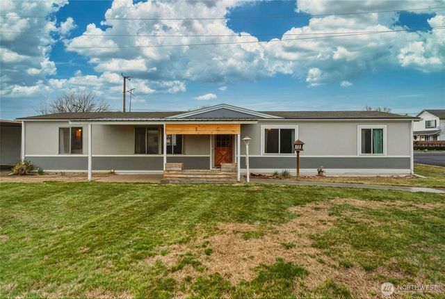 806 SE Mockingbird Drive, College Place, WA 99324