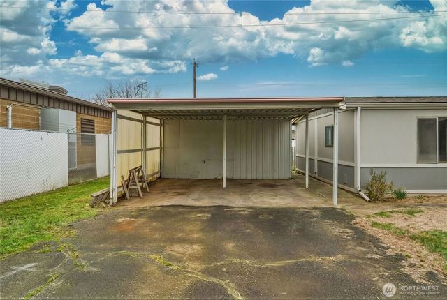 806 SE Mockingbird Drive, College Place, WA 99324