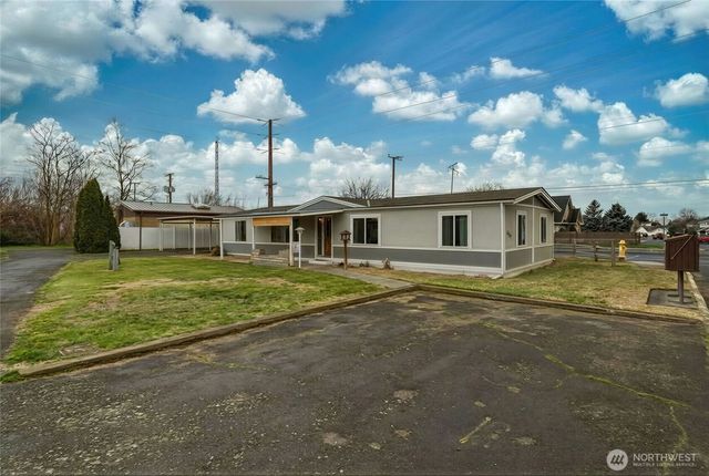 806 SE Mockingbird Drive, College Place, WA 99324