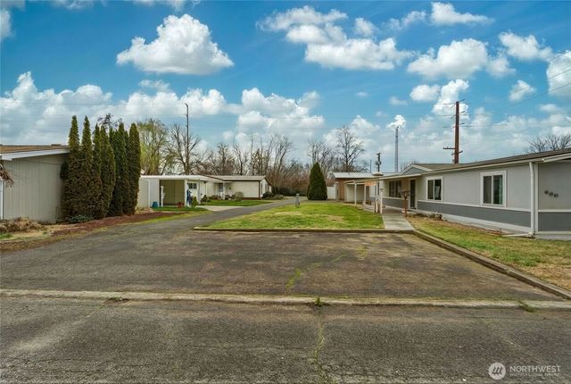 806 SE Mockingbird Drive, College Place, WA 99324