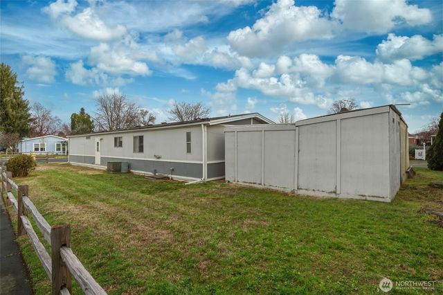 806 SE Mockingbird Drive, College Place, WA 99324