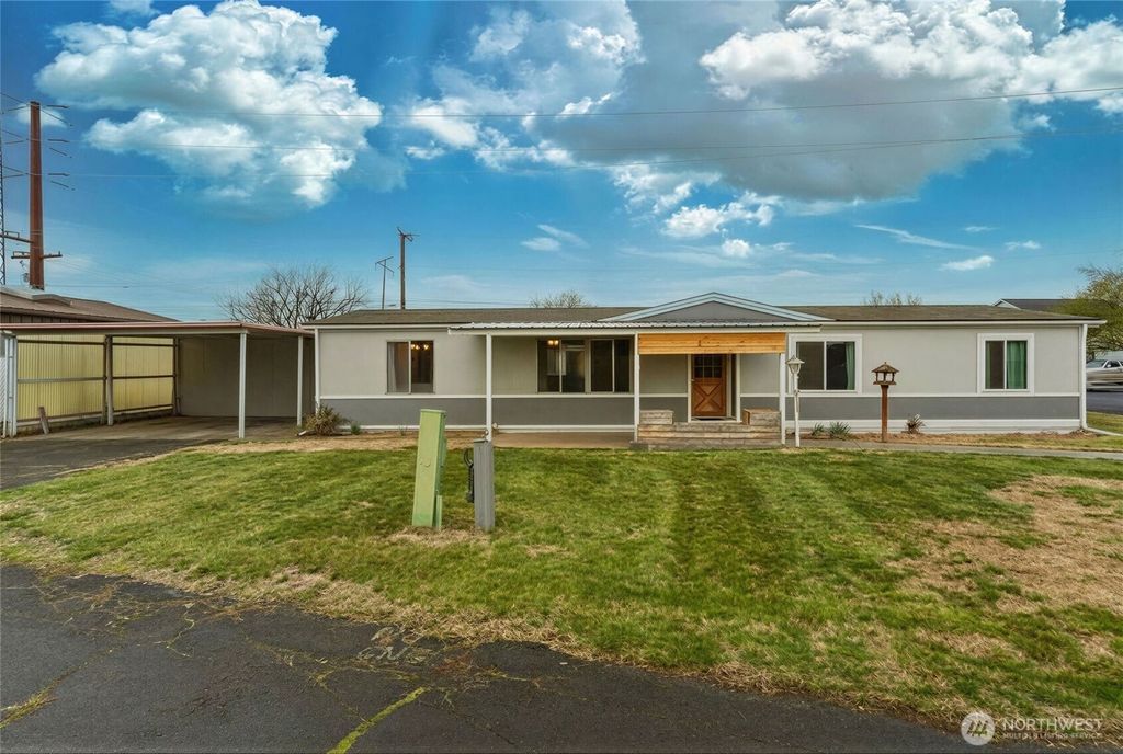 806 SE Mockingbird Drive, College Place, WA 99324