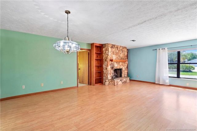 903 SW Willow Lane, Palm City, FL 34990