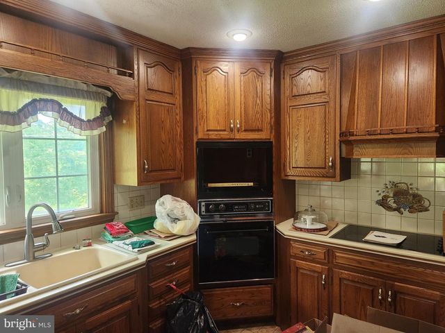 723 W SUNHILL RD, Manheim, PA 17545