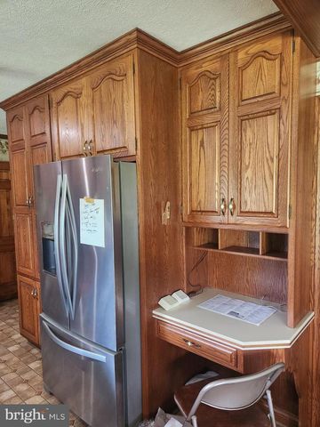 723 W SUNHILL RD, Manheim, PA 17545