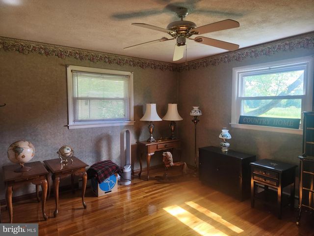 723 W SUNHILL RD, Manheim, PA 17545