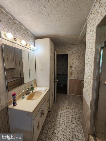 723 W SUNHILL RD, Manheim, PA 17545
