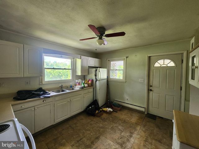 723 W SUNHILL RD, Manheim, PA 17545