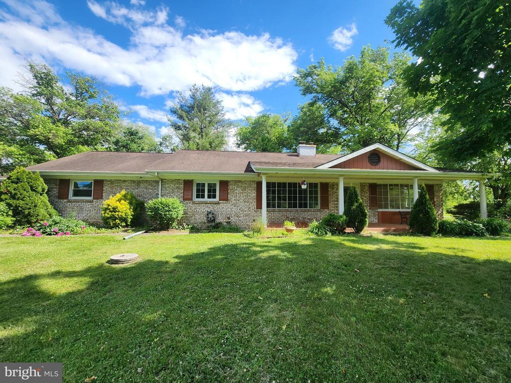 723 W SUNHILL RD, Manheim, PA 17545