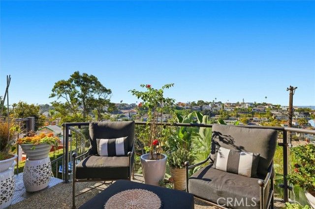 8325 Delgany Avenue, Playa Del Rey (los Angeles), CA 90293