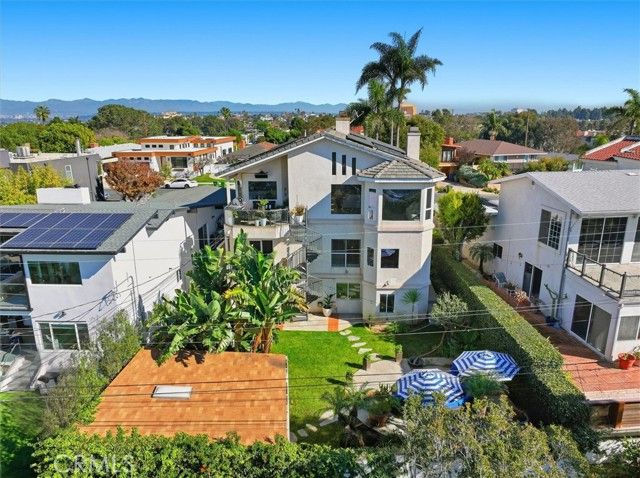 8325 Delgany Avenue, Playa Del Rey (los Angeles), CA 90293