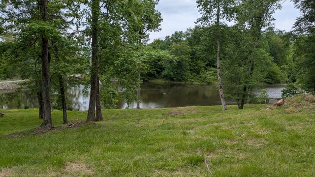 1340 Owl Circ, Hurricane Mills, TN 37078