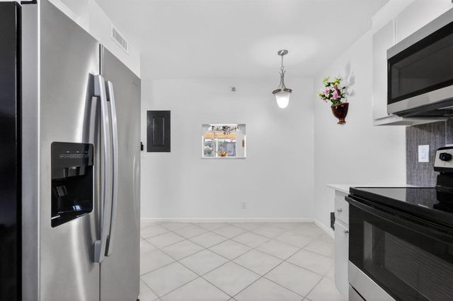 7770 Tahiti Lane 102, Lake Worth, FL 33467