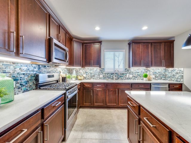 1884 Marsh Point Drive, Frisco, TX 75036