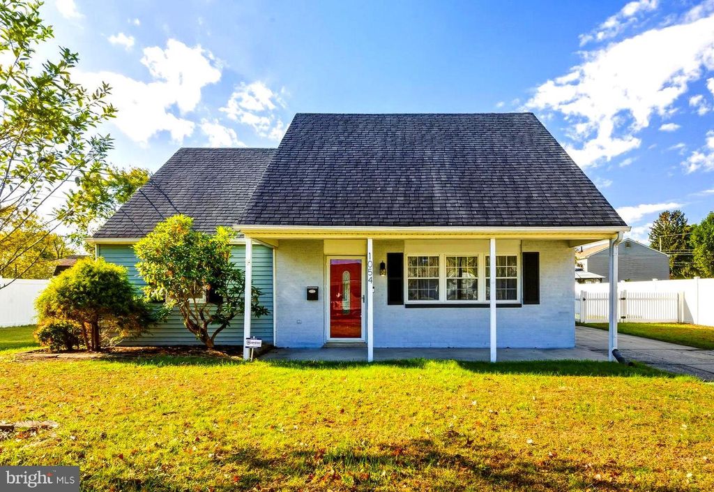 1054 BRADFORD DR, Williamstown, NJ 08094