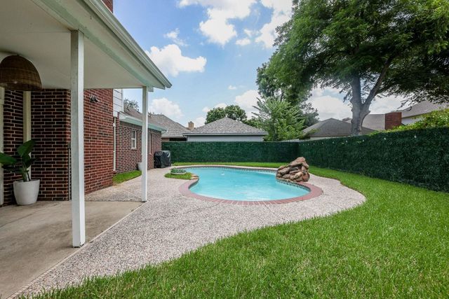 118 Mill Trail Drive, Sugar Land, TX 77498