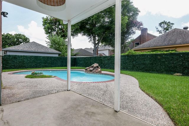 118 Mill Trail Drive, Sugar Land, TX 77498