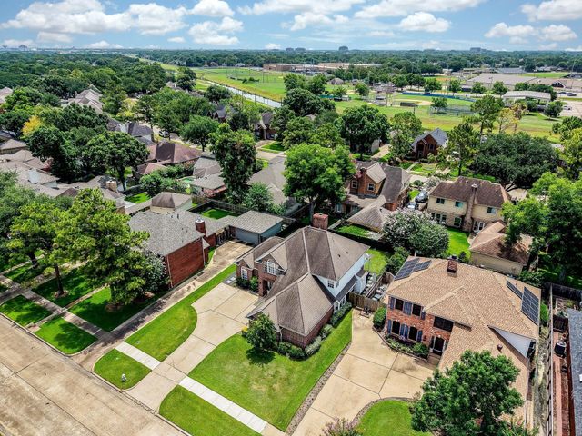 118 Mill Trail Drive, Sugar Land, TX 77498