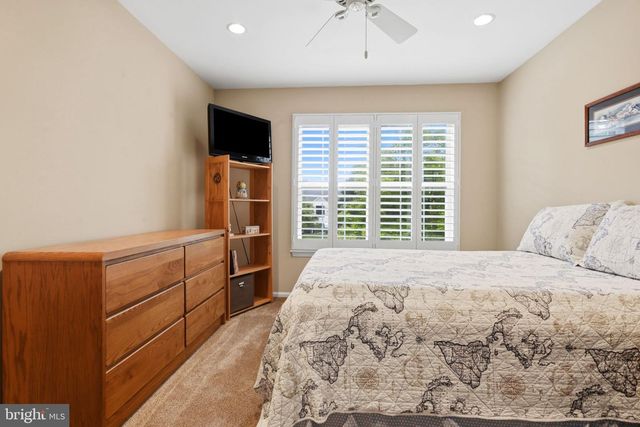 3206 SAXONY DR, Mount Laurel, NJ 08054