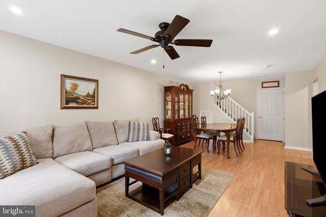3206 SAXONY DR, Mount Laurel, NJ 08054