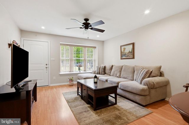 3206 SAXONY DR, Mount Laurel, NJ 08054