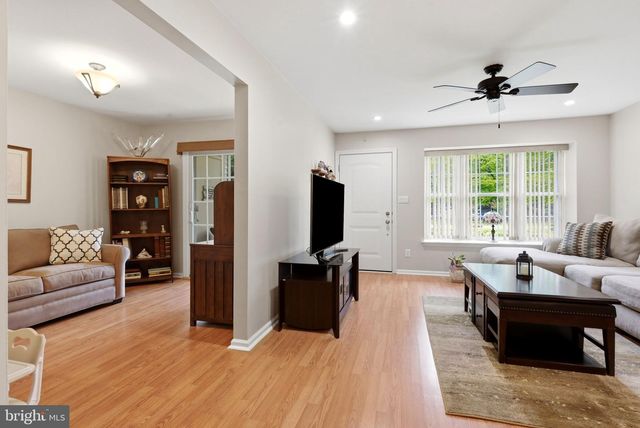 3206 SAXONY DR, Mount Laurel, NJ 08054