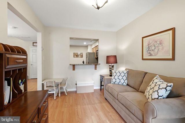 3206 SAXONY DR, Mount Laurel, NJ 08054