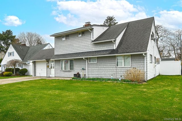 24 Cloister Lane, Hicksville, NY 11801