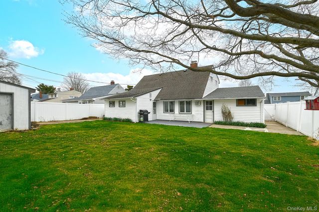 24 Cloister Lane, Hicksville, NY 11801