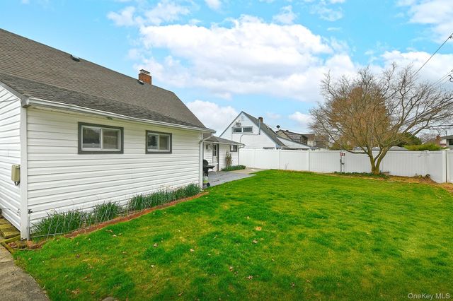 24 Cloister Lane, Hicksville, NY 11801