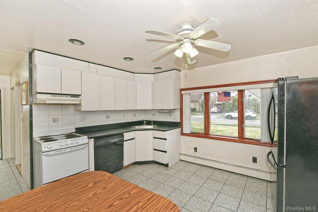 24 Cloister Lane, Hicksville, NY 11801