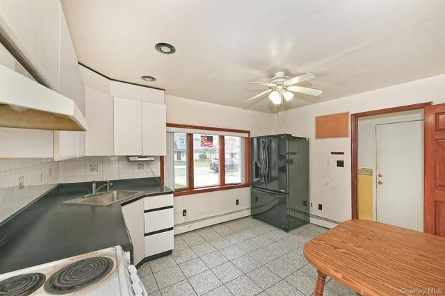 24 Cloister Lane, Hicksville, NY 11801