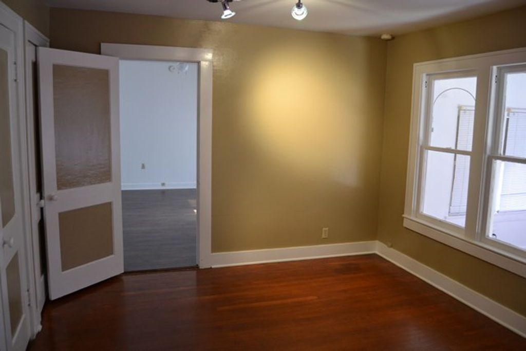 Image 3 of property listing at 1725 W Ave M, San Angelo, TX 76903