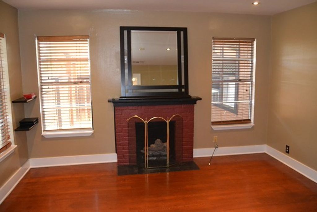 Image 4 of property listing at 1725 W Ave M, San Angelo, TX 76903