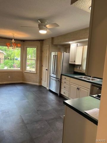 3 Pine Hollow Court, Edwardsville, IL 62025