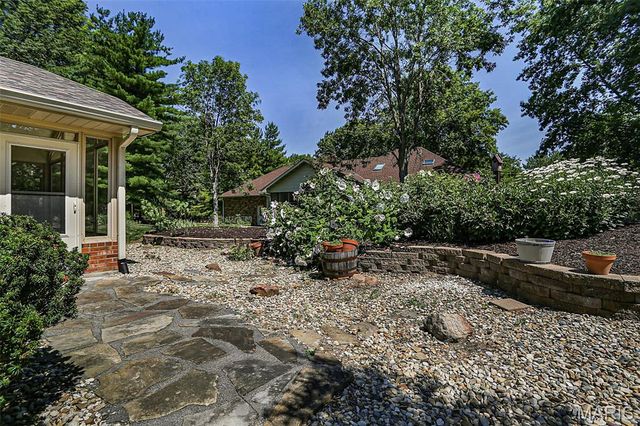 3 Pine Hollow Court, Edwardsville, IL 62025