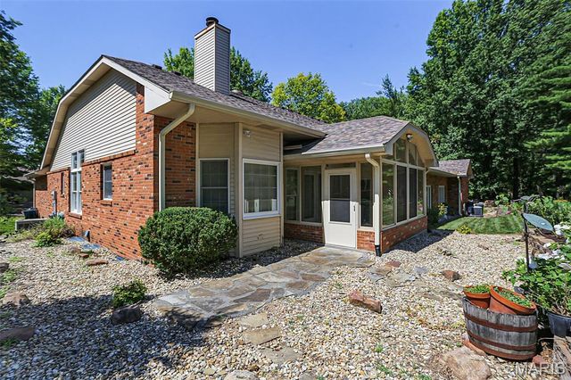 3 Pine Hollow Court, Edwardsville, IL 62025