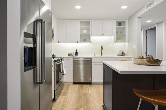 4075 W 51st Street 302, Edina, MN 55424