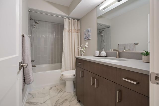 4075 W 51st Street 302, Edina, MN 55424