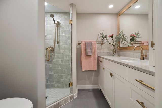 4075 W 51st Street 302, Edina, MN 55424