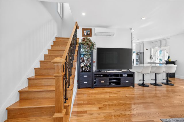 8 N Highview Avenue, Nanuet, NY 10954