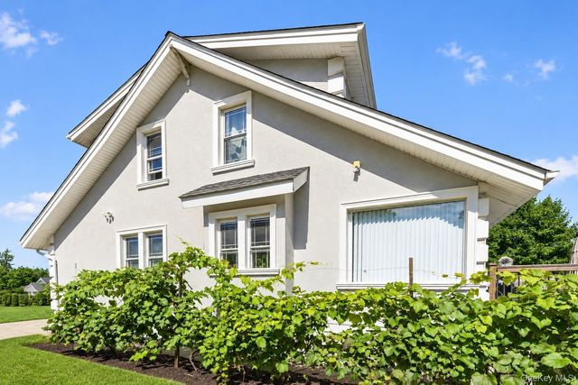8 N Highview Avenue, Nanuet, NY 10954