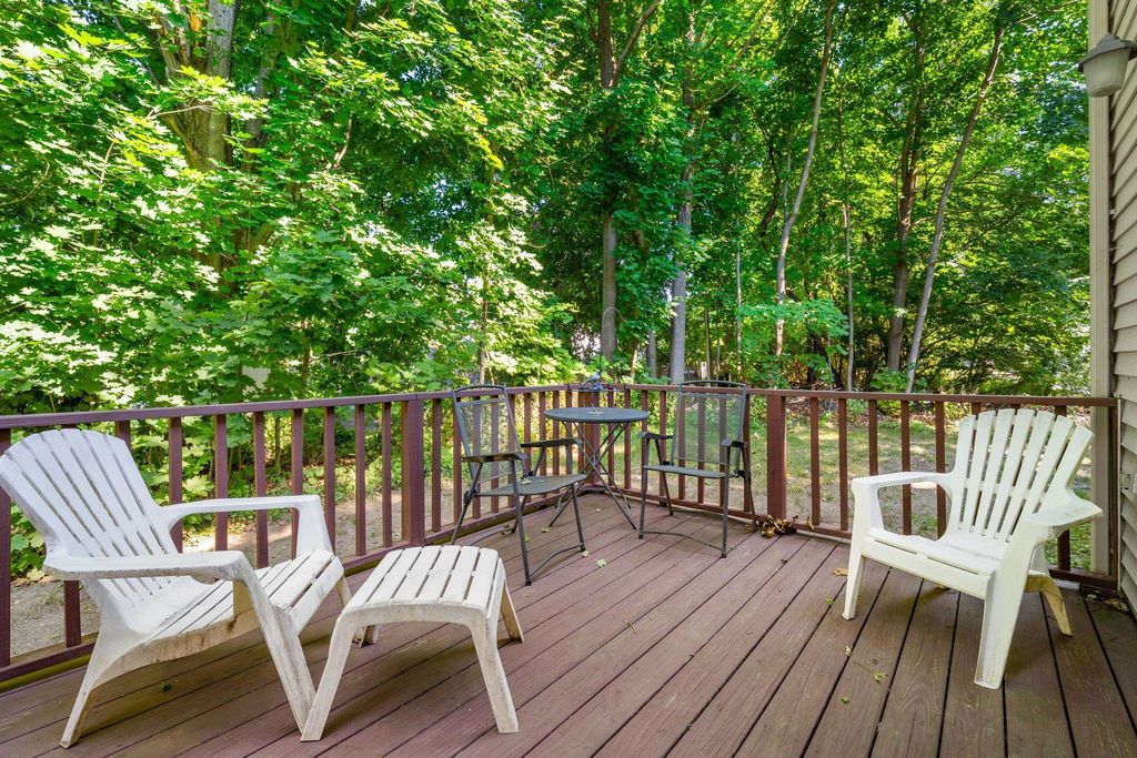 Image 13 of property listing at 2 Noel Street, Hampton, NH 03842