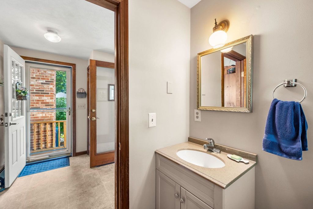 Image 14 of property listing at 2 Noel Street, Hampton, NH 03842