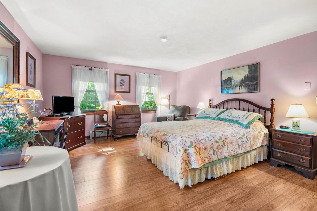 Image 17 of property listing at 2 Noel Street, Hampton, NH 03842