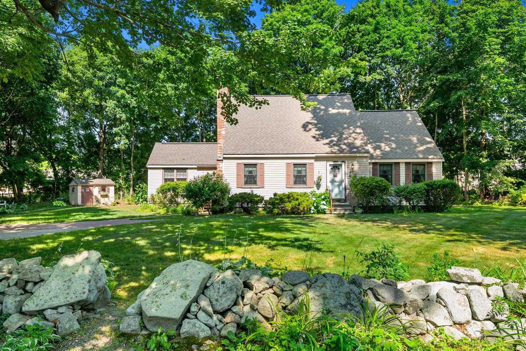 Image 3 of property listing at 2 Noel Street, Hampton, NH 03842