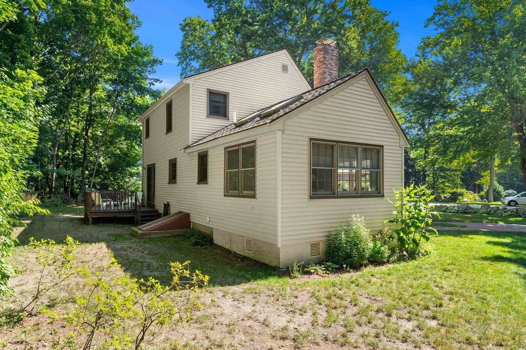 Image 5 of property listing at 2 Noel Street, Hampton, NH 03842