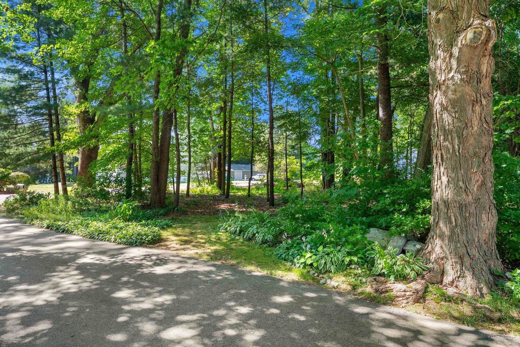 Image 6 of property listing at 2 Noel Street, Hampton, NH 03842
